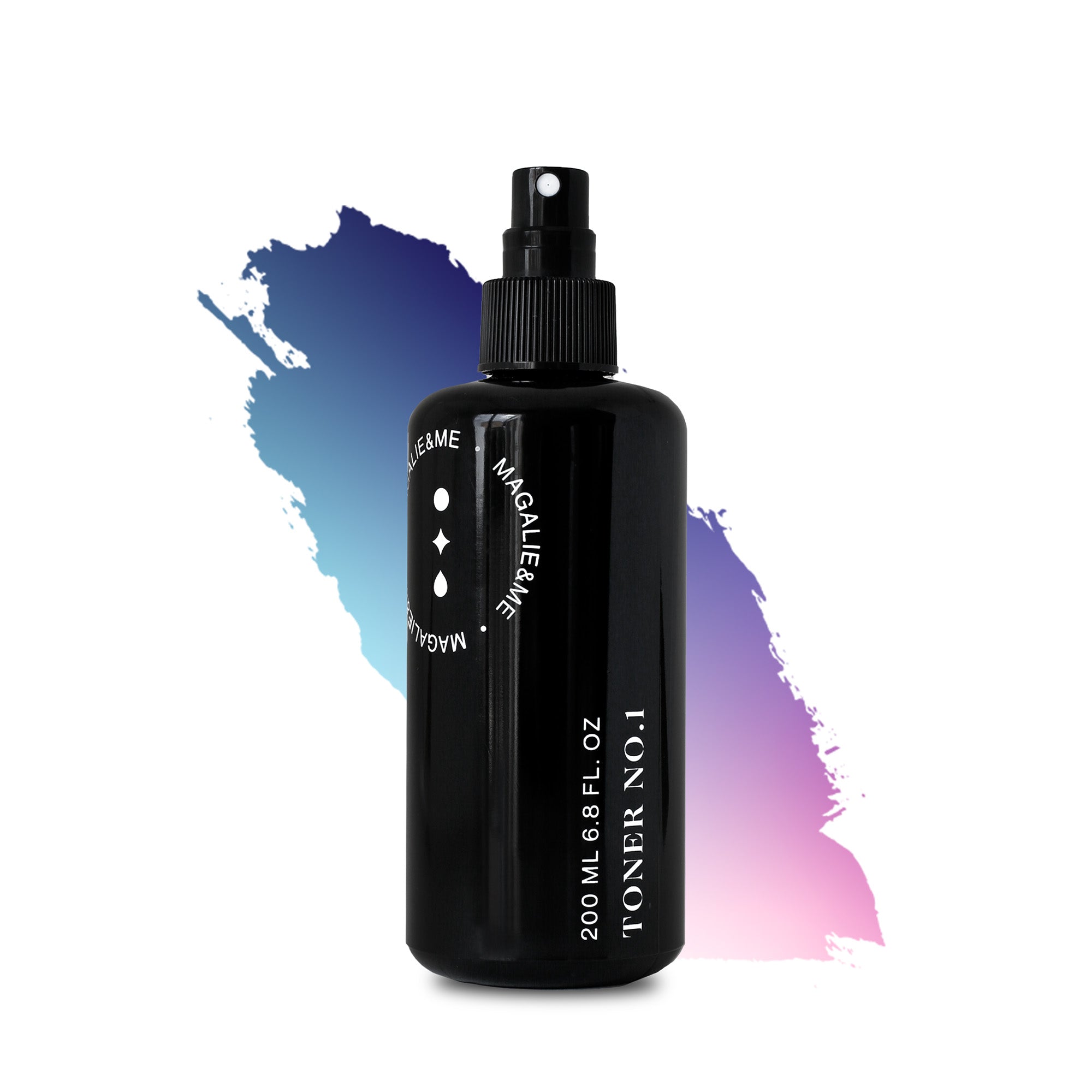 Schwarze Sprühflasche mit der Aufschrift "TONER NO.1" vor einem blauen und lila-farbenen Hintergrund.